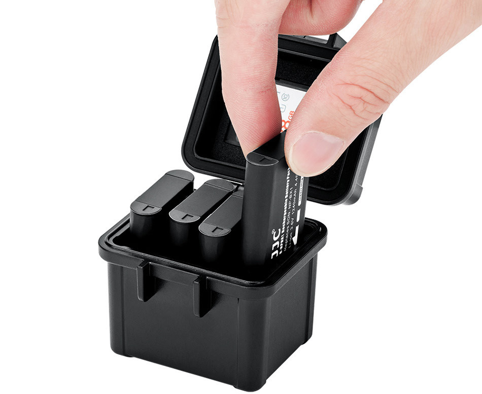 Защитный бокс на 4 аккумулятора фотокамер и карт памяти SD / microSD