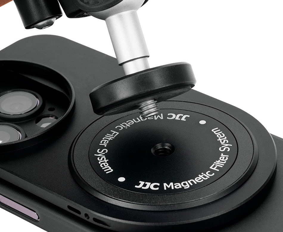 Система установки светофильтров 49 мм на iPhone 13 Pro с чехлом и блендой