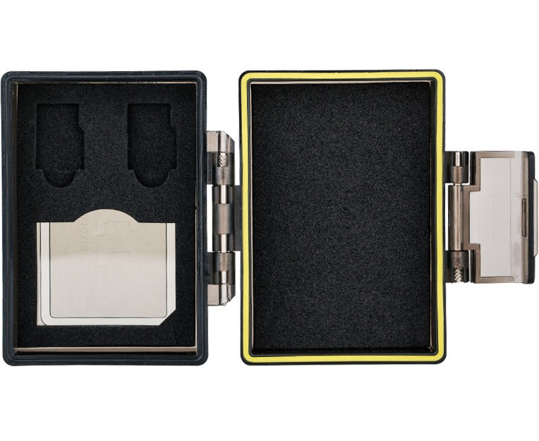 Бокс для аккумулятора фотокамеры универсальный и карт памяти SD / MicroSD