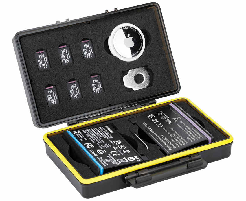 Защитный бокс на два аккумулятора Insta360 X5 / X4 / X3, карт памяти microSD и AirTag