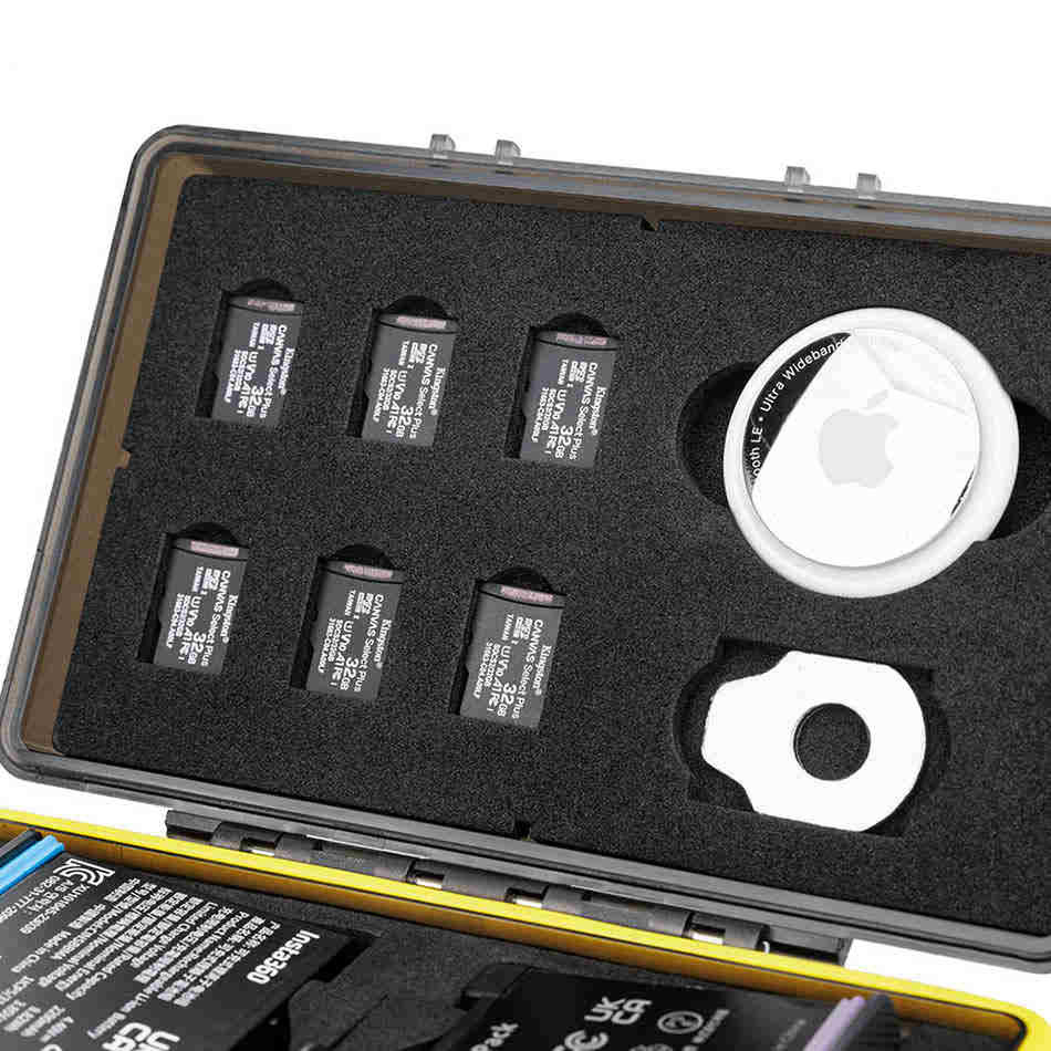 Защитный бокс на два аккумулятора Insta360 X5 / X4 / X3, карт памяти microSD и AirTag