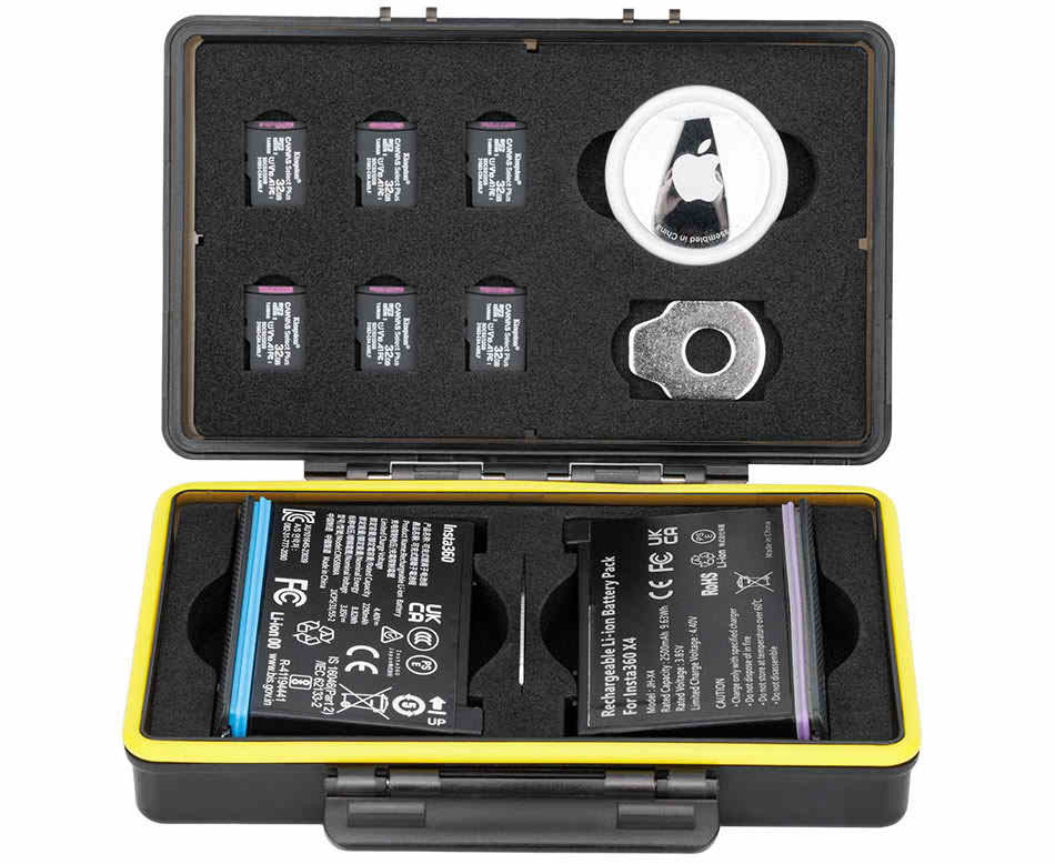 Защитный бокс на два аккумулятора Insta360 X5 / X4 / X3, карт памяти microSD и AirTag