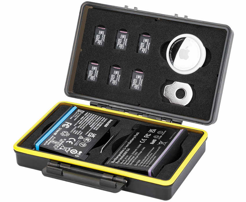 Защитный бокс на два аккумулятора Insta360 X5 / X4 / X3, карт памяти microSD и AirTag