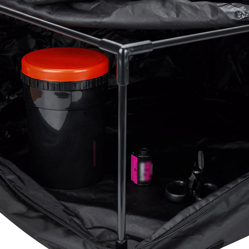 Тёмный бокс для работы с фотоплёнкой