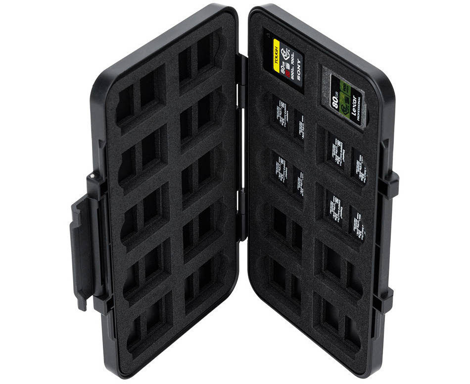 Защитный бокс на двадцать CFexpress Type A и сорок microSD карт памяти