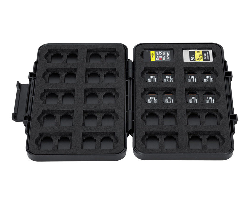 Защитный бокс на двадцать CFexpress Type A и сорок microSD карт памяти