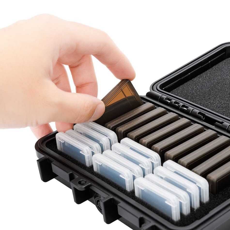 Защитный бокс на десять CFexpress Type B или XQD и двенадцать SD карт памяти