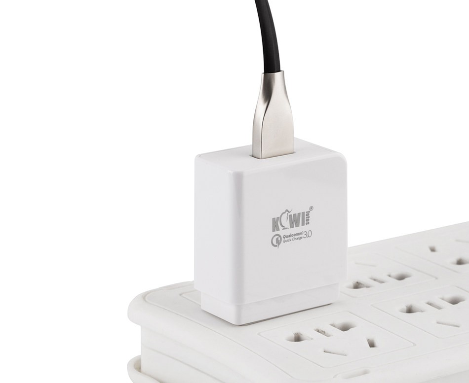 Зарядное устройство QC3.0 3.6-6V 3A, 6-9V 2A, 9-12V 1.5A USB (белый цвет)