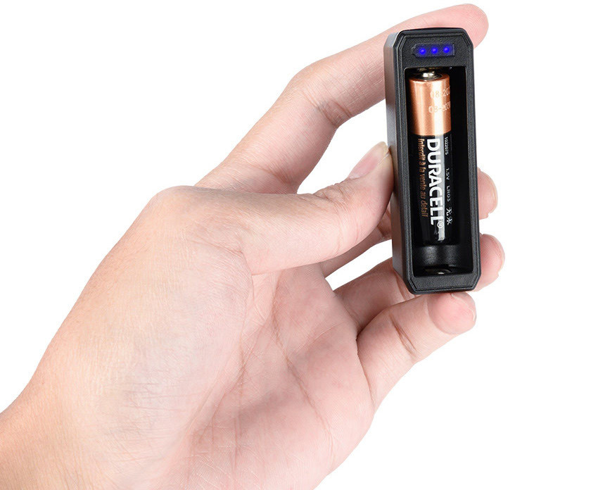 Стойка лестница для хранения AAA батареек и аккумуляторов с тестером уровня заряда